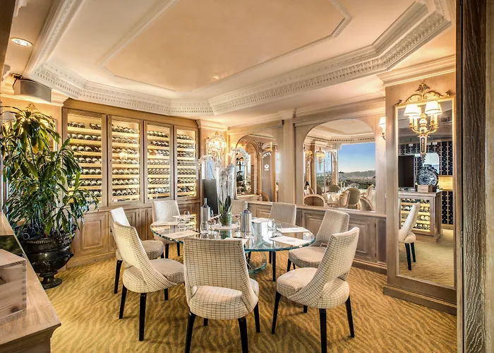 Splendide Royal - The Leading Of The World